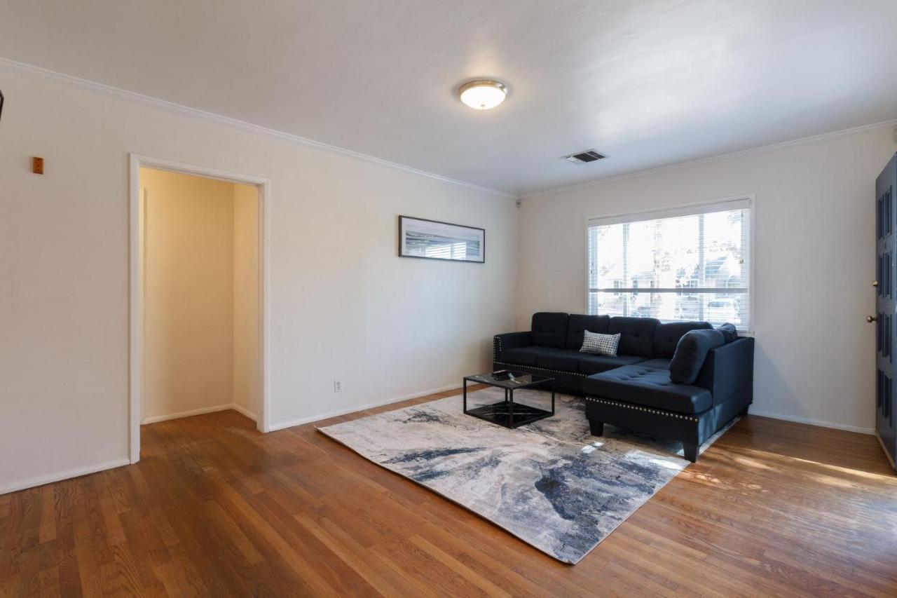 Vakantiehuis Encino Charmer With Large Backyard Los Angeles